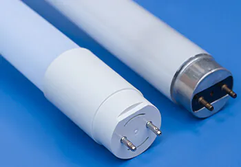 Leuchtstoffr&ouml;hre neben LED-R&ouml;hre